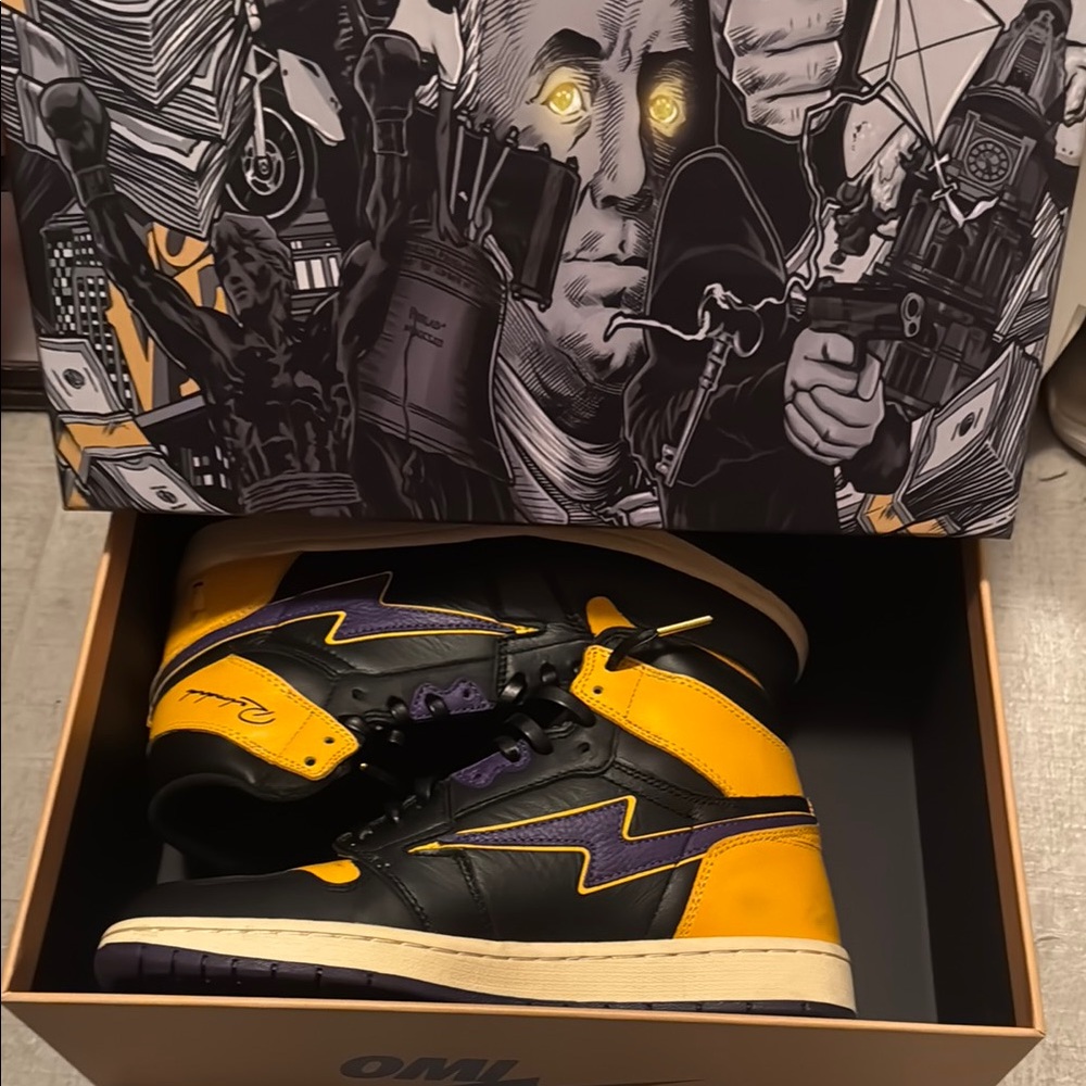 Men's 8.5 Omi reloaded Kobe championship sneakers/ laker color way